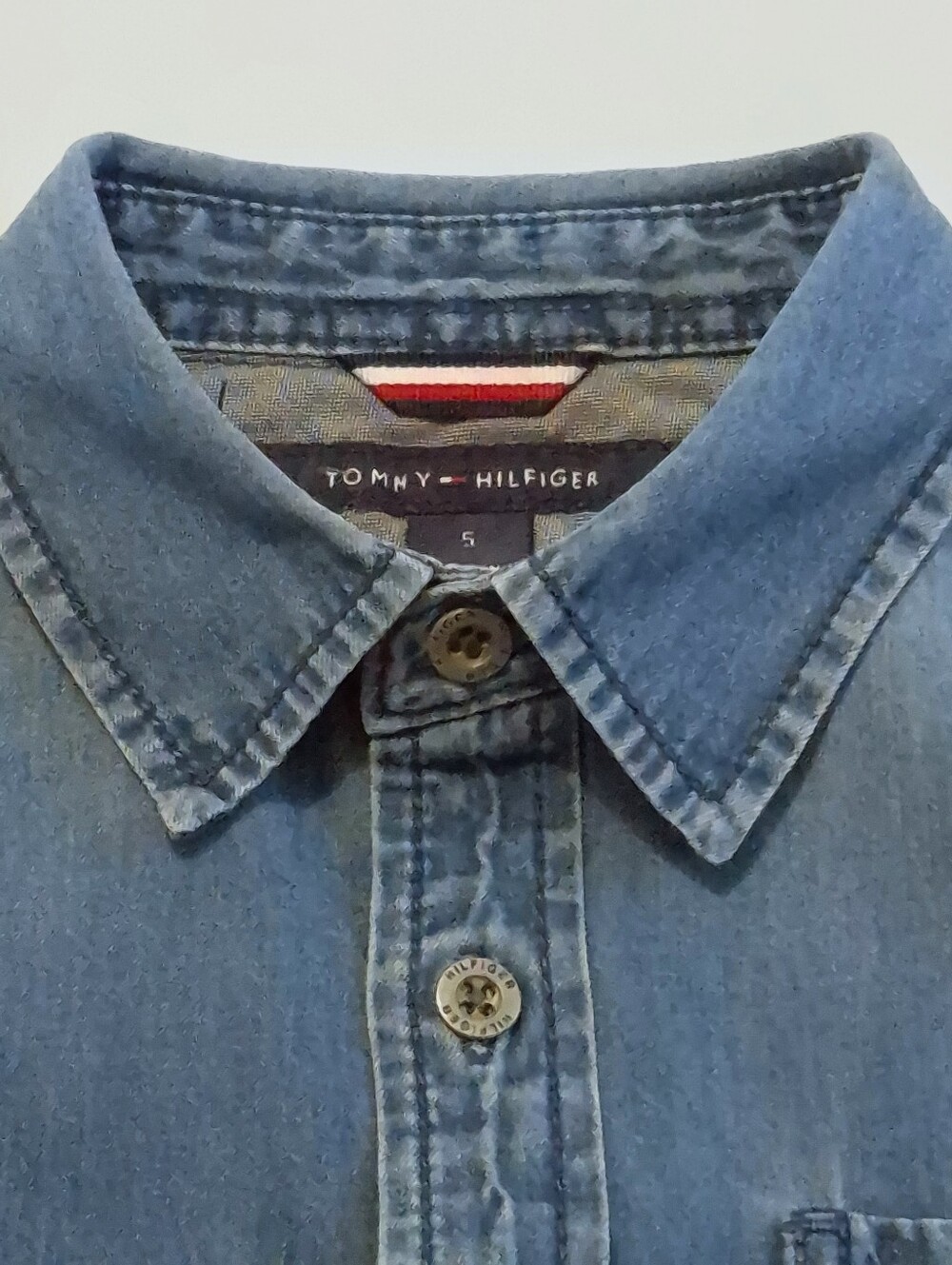 Tommy Hilfiger Boys Denim Shirt Size 5 Long Sleeve Blue Jean Button Up Cotton - Picture 6 of 14